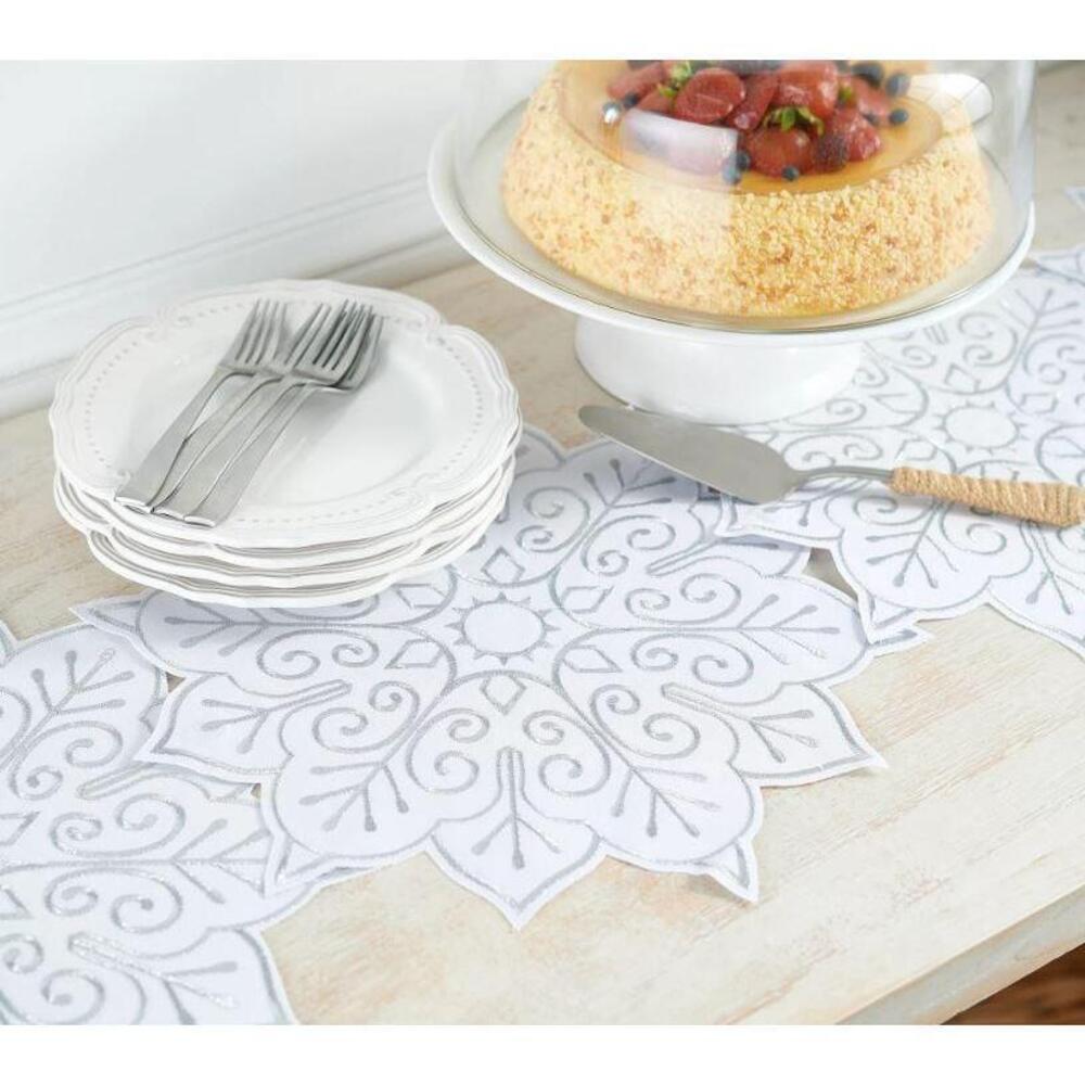 Designing Dining 6-pack Convertible Placemats to Runner Snowflake